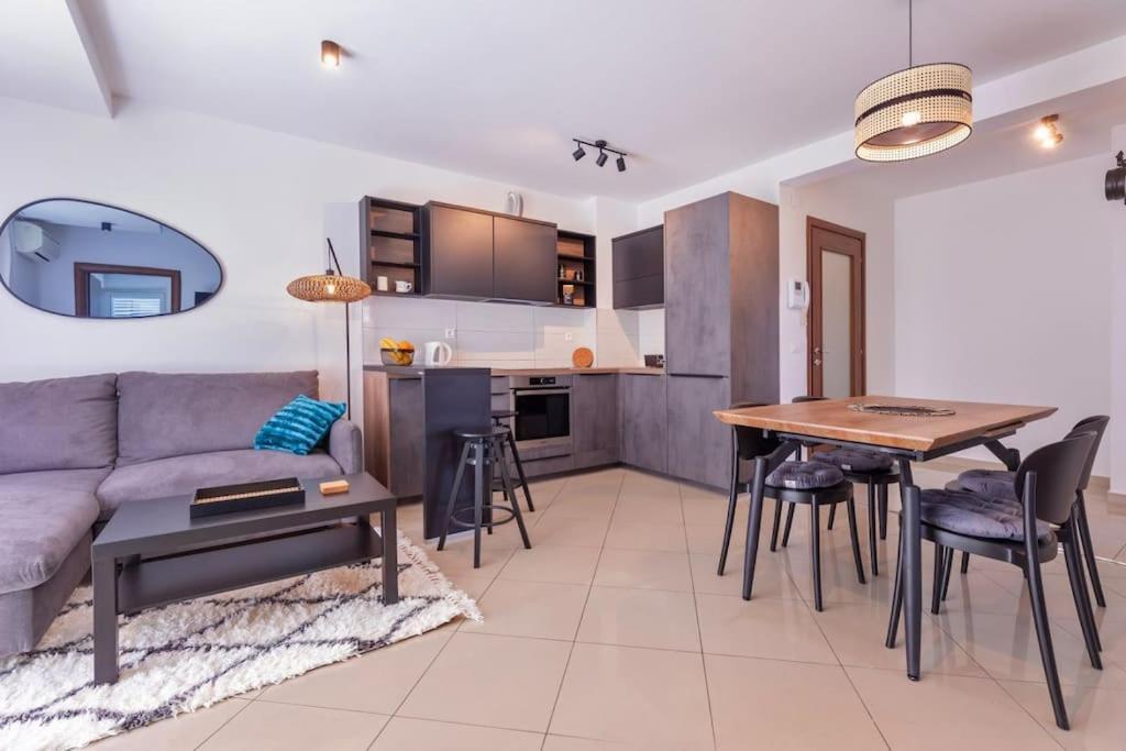 Stylish Two Bedroom Apartment&Garage Parking Place ดูบรอฟนิก ภายนอก รูปภาพ