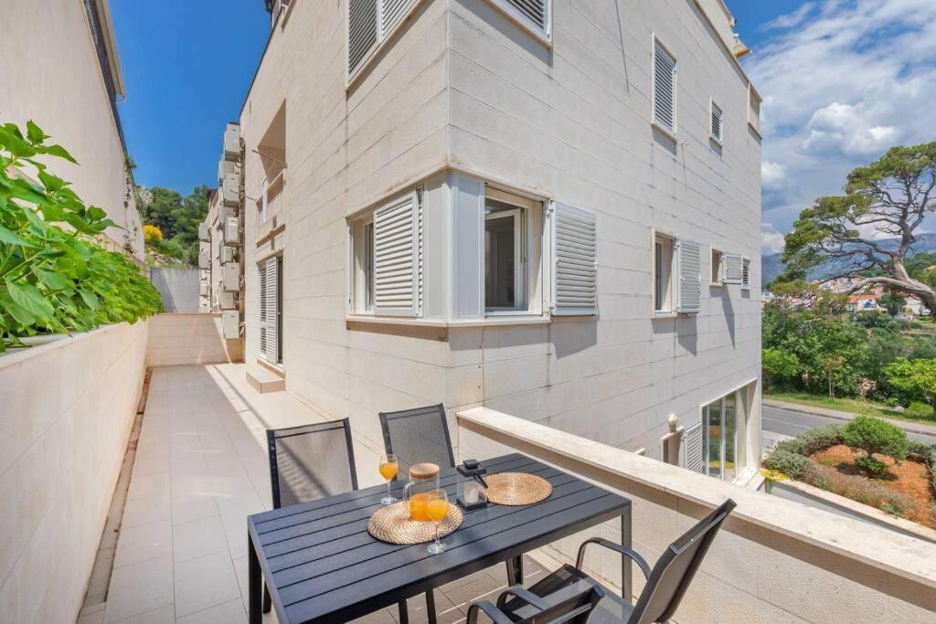 Stylish Two Bedroom Apartment&Garage Parking Place ดูบรอฟนิก ภายนอก รูปภาพ