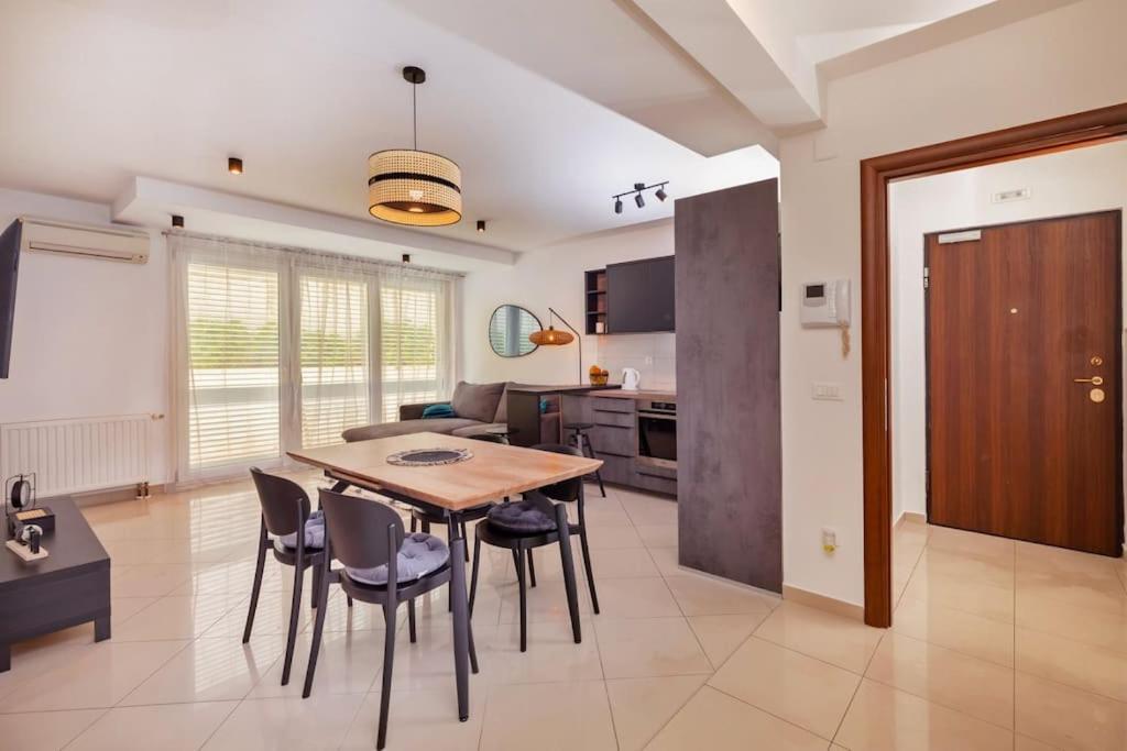 Stylish Two Bedroom Apartment&Garage Parking Place ดูบรอฟนิก ภายนอก รูปภาพ