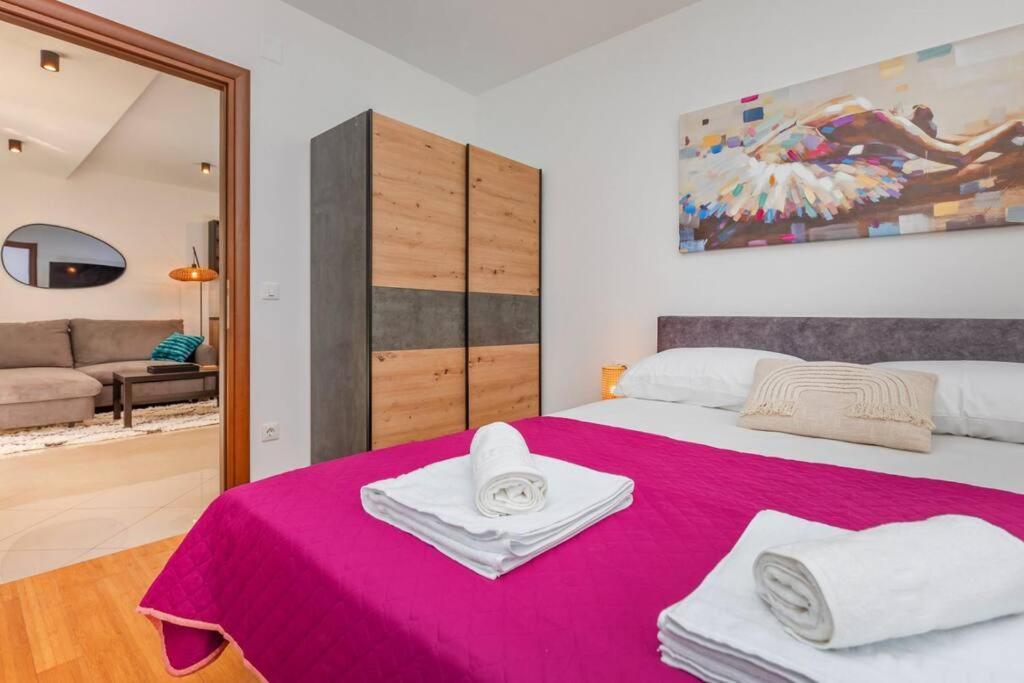 Stylish Two Bedroom Apartment&Garage Parking Place ดูบรอฟนิก ภายนอก รูปภาพ